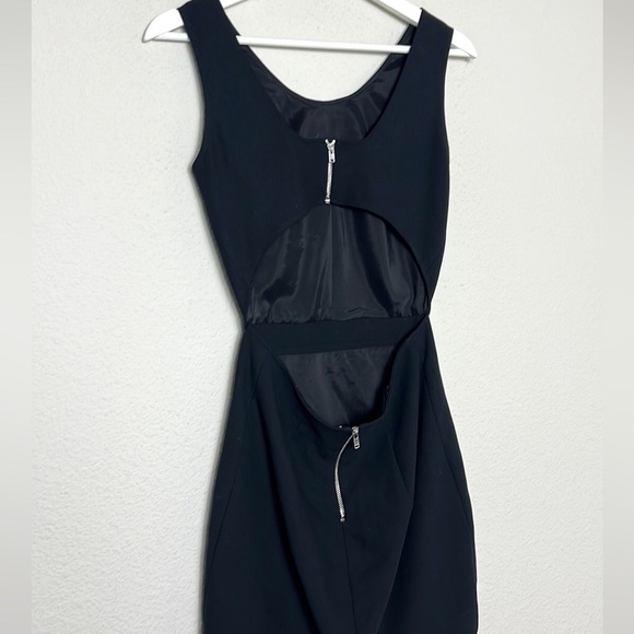 Elizabeth and James Emmy Black Dress - Picture 4 of 7